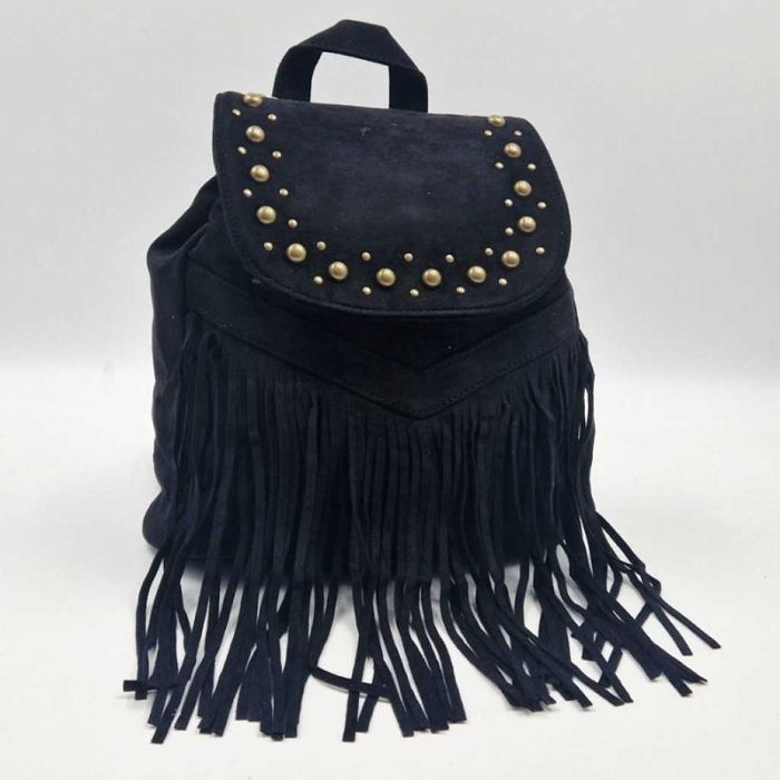 Велурена дамска раница с ресни и метални нитове