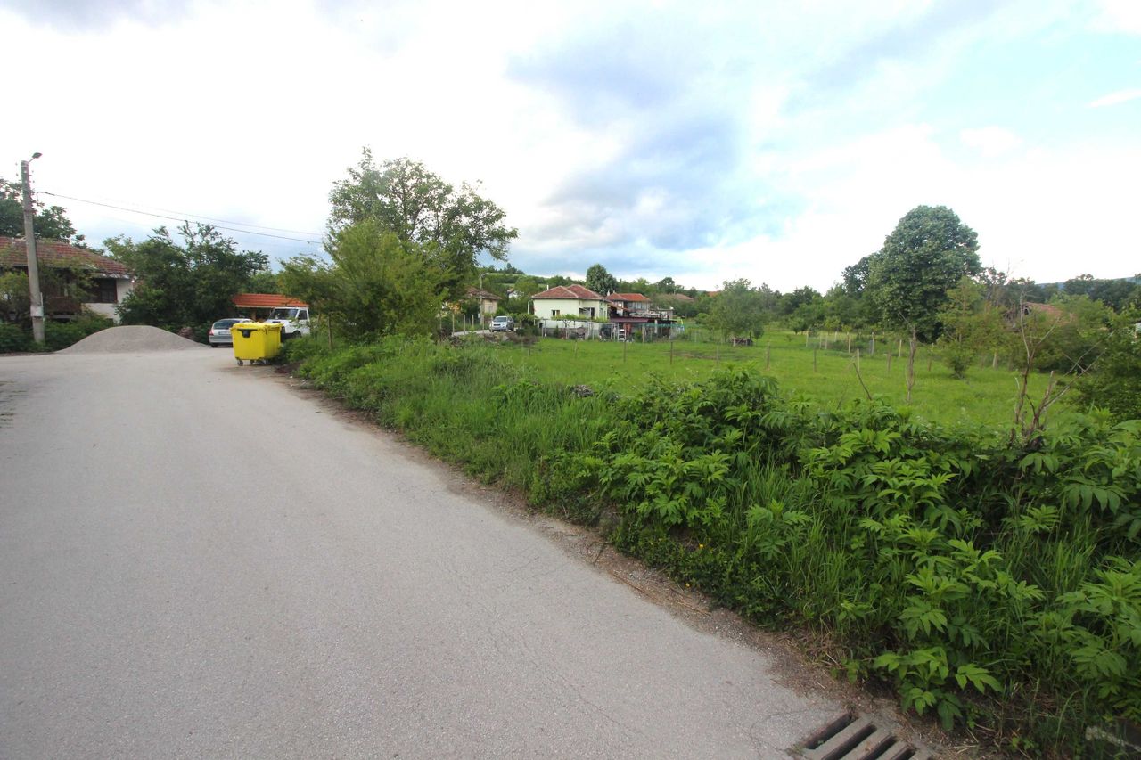 Продава се Парцел в с. Райновци, Област Габрово - 930 кв.м за 16 €/кв.м - Снимка #2