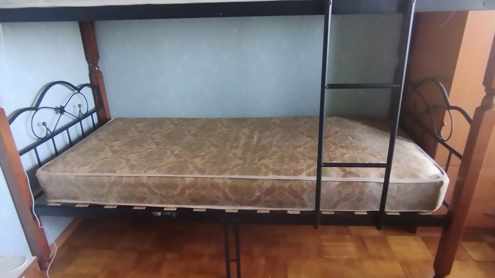 Двухэтажная кровать