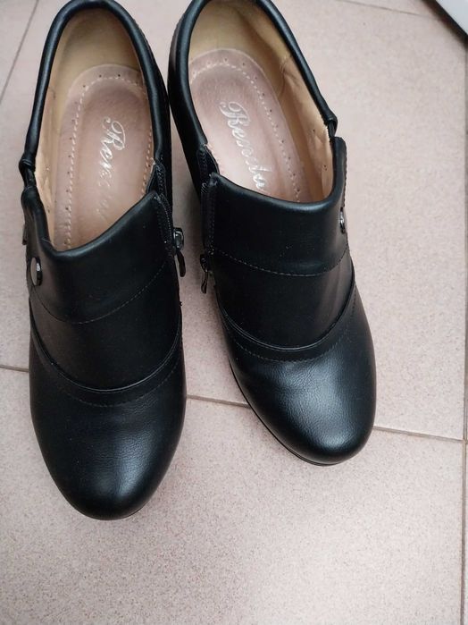 Дамски боти черни