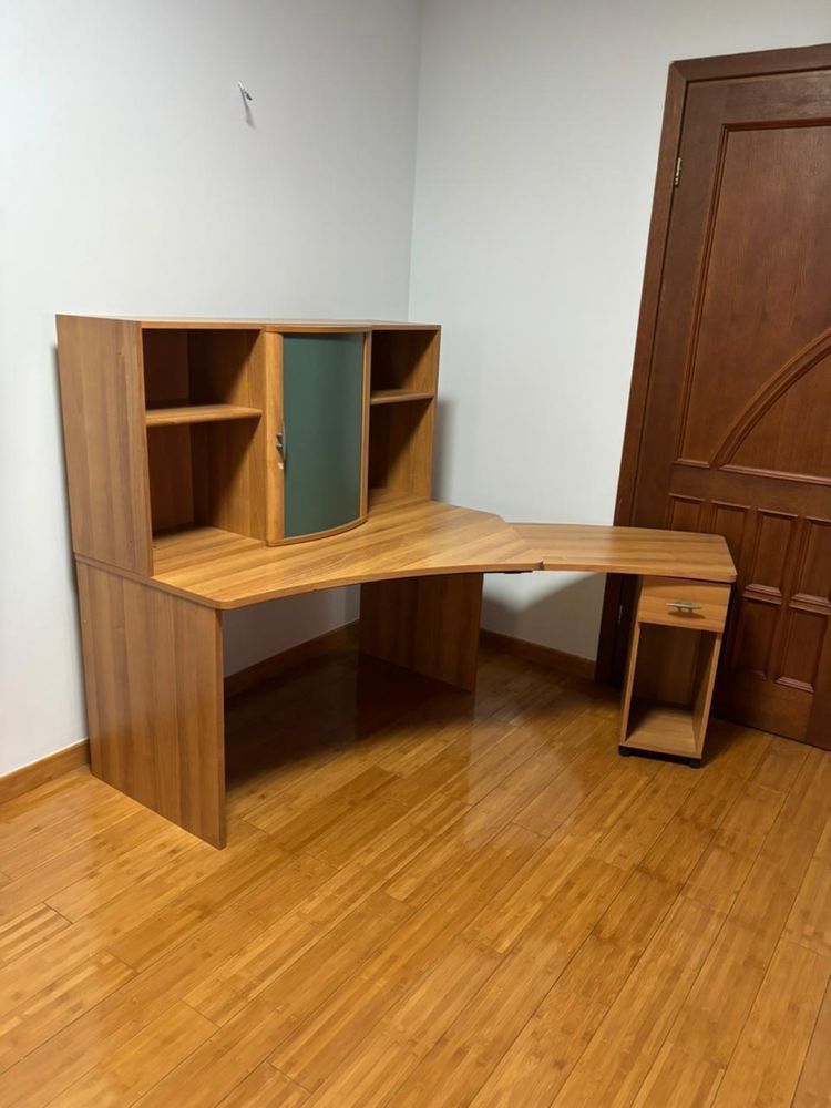 Продам компьютерный стол