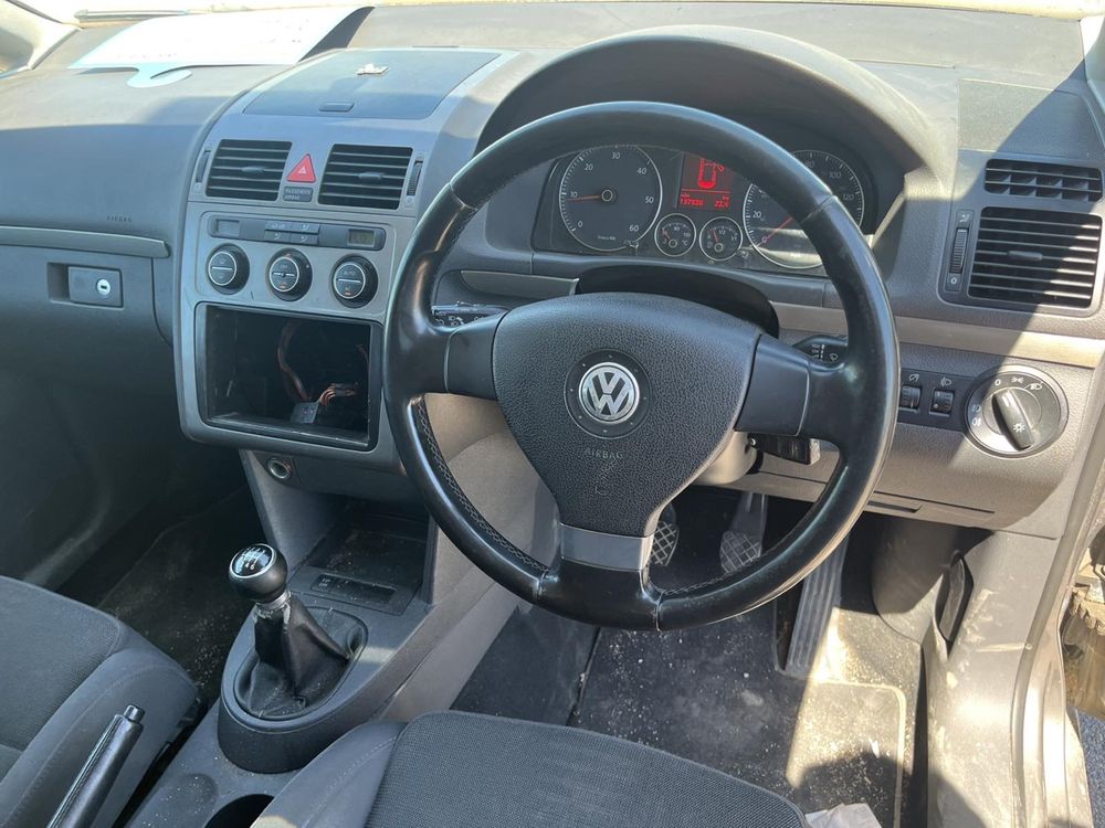 VW Touran *На части*