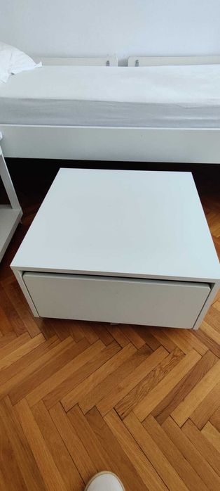 Pat IKEA, 90x200 cm, cu saltea, 2 cutii depozitare si 2 bare protectie