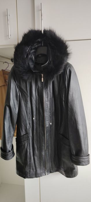 Черно палто от лицева естествена кожа  размер L
