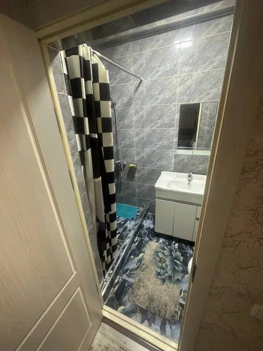 Продаю 1 комнатную квартиру около метро Янгихаёт 7а