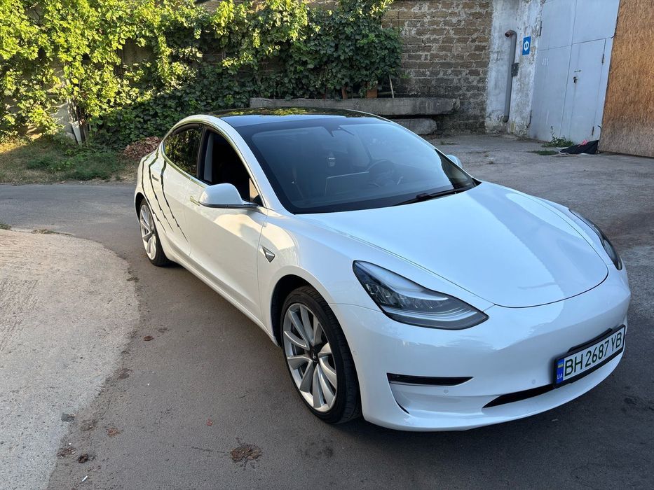Наем на Tesla Model 3 2019