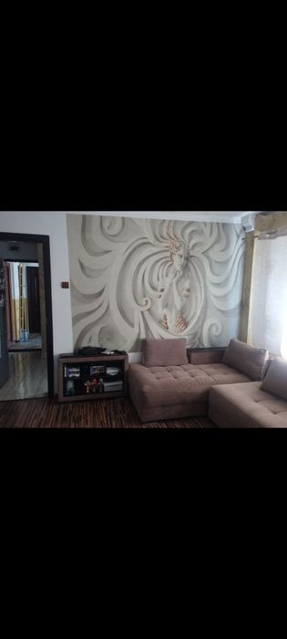 Vând urgent apartament 2 camere situat la etajul 4/4