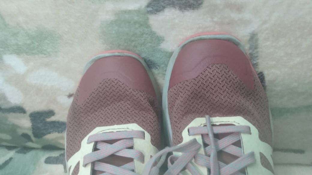 Продавам детски обувки Salomon и Jack Wolfskin