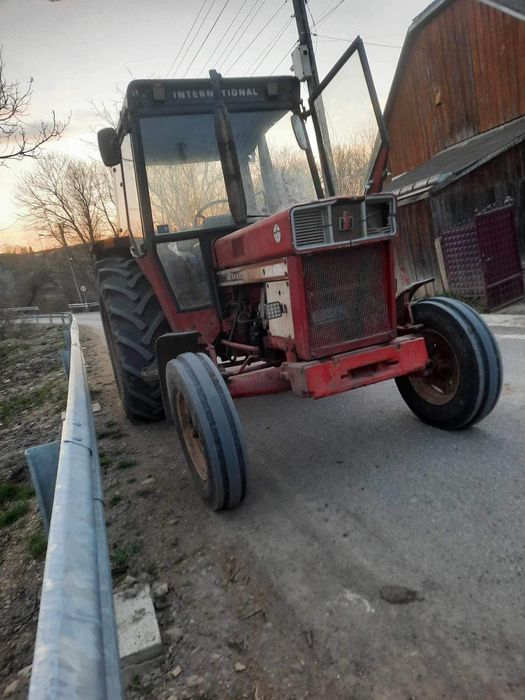 Vând Internațional, plug și combinator !