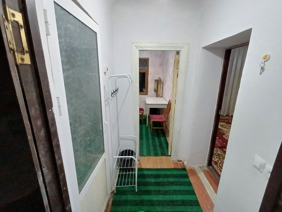 Urganch Zanalni Sharq bozor yonida 1 xonali ijaraga beriladi