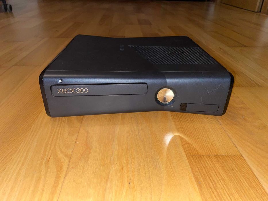 Consola jocuri XBOX 360 S 250 GB HDD + 2 controlere wireless