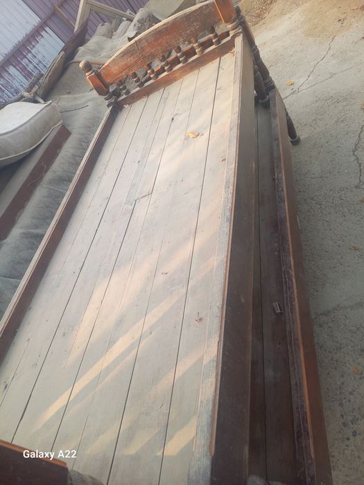 Кровать для спальни