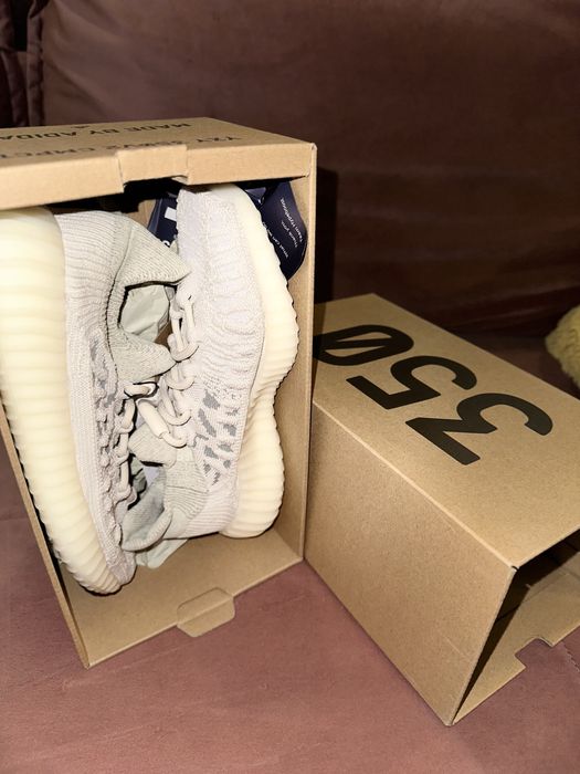 Vand adidasi Adidas Yeezy 350 V2  marimea 38 - NOI -in cutie