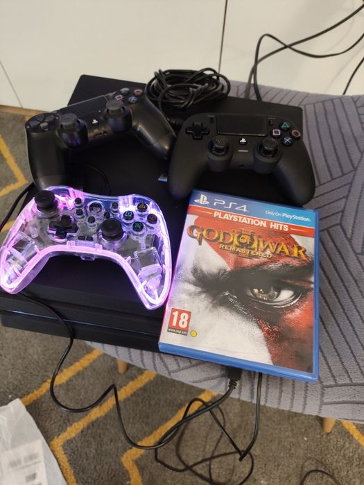 PlayStation 4 pro PS4, 1 tb, 3 controllere