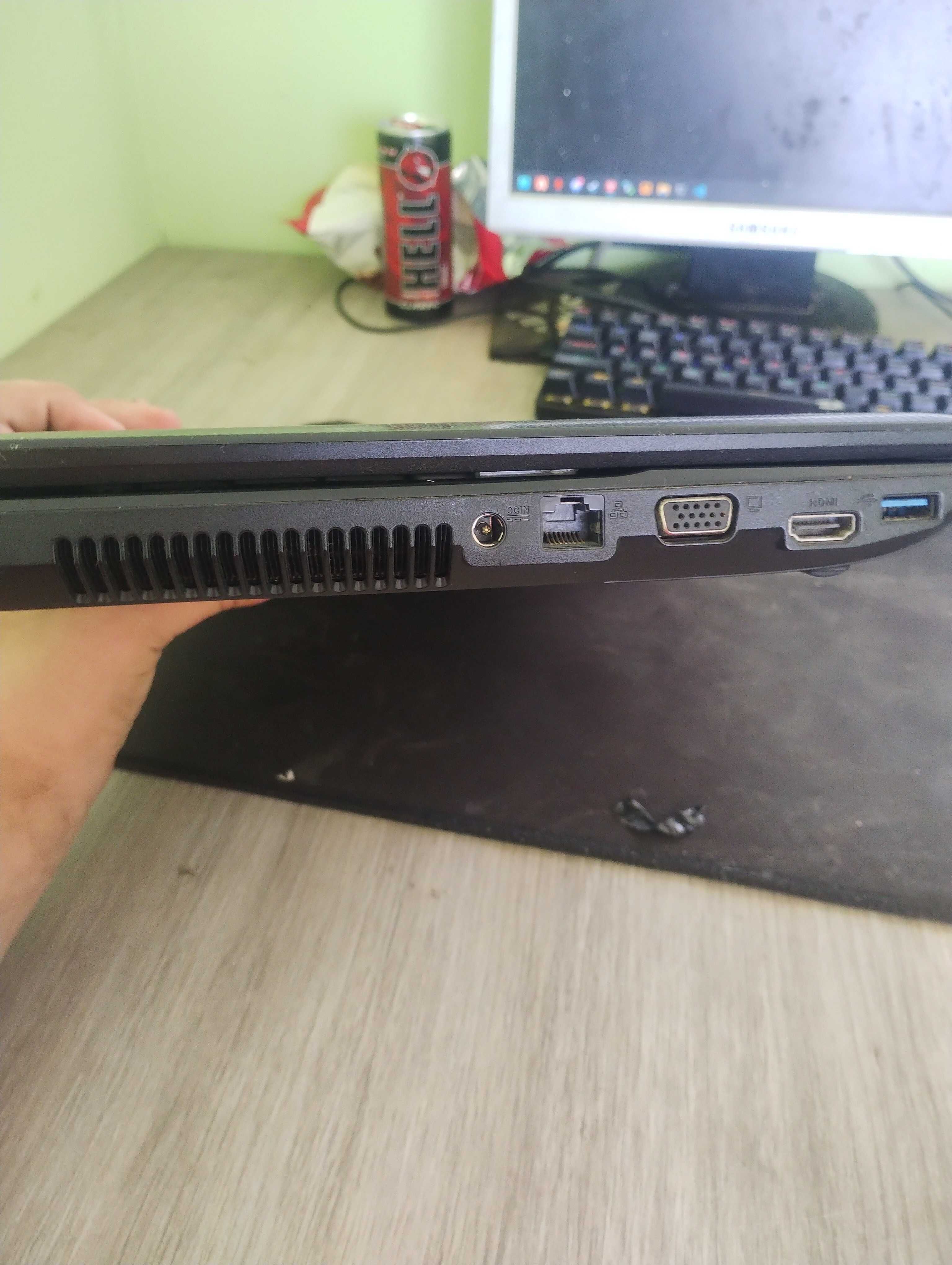 Лаптоп Asus без рам