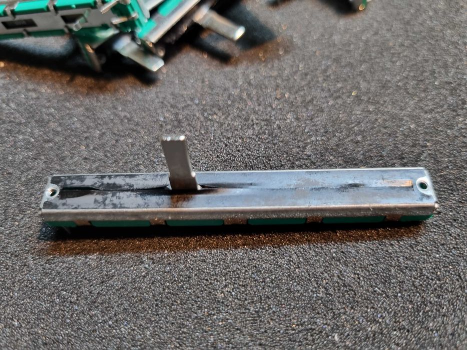 Potentiometre 75mm lungime Behringer Mixer Fader B10K stereo