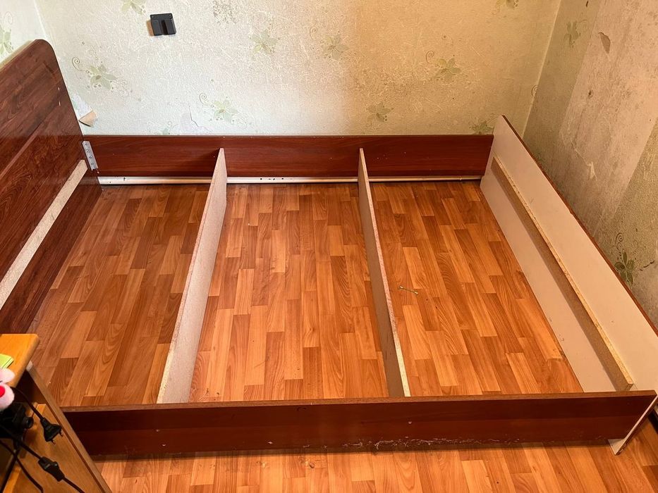 Двухспальная кровать