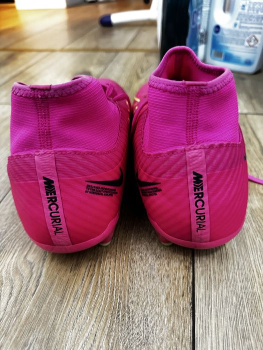 Ghete fotbal Nike Mercurial