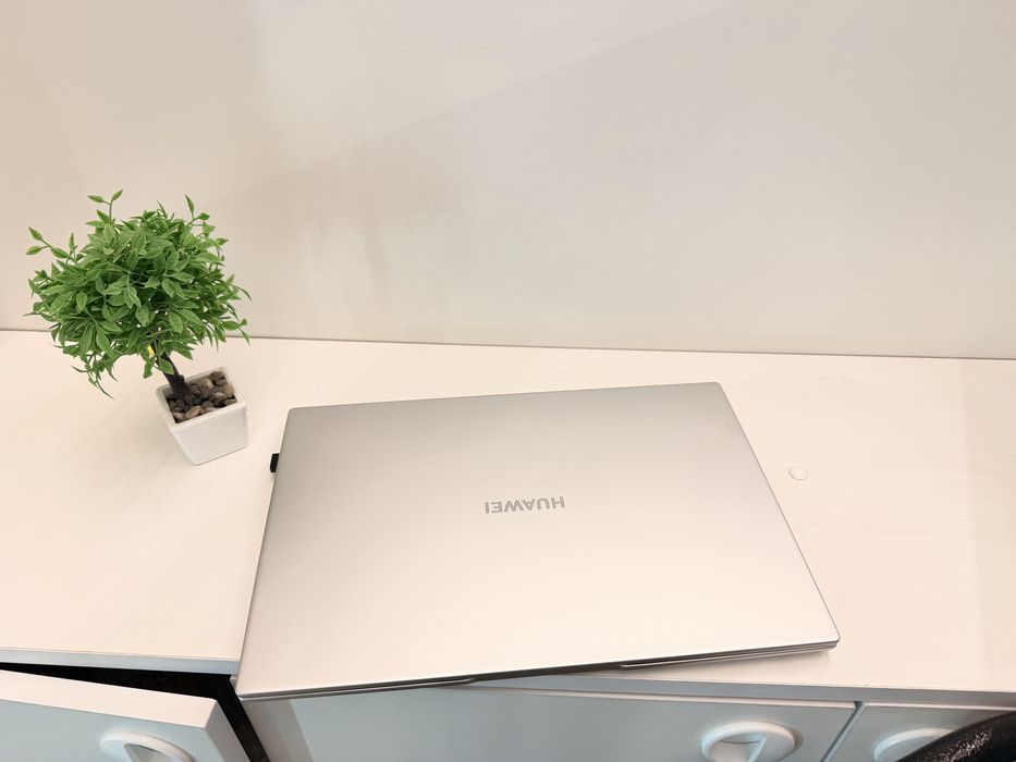 Ноутбук Huawei  в наличии