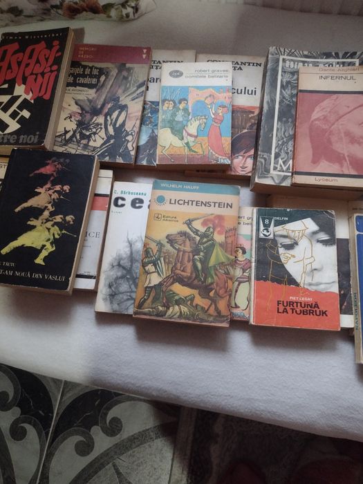 Vând cărți în stare bună