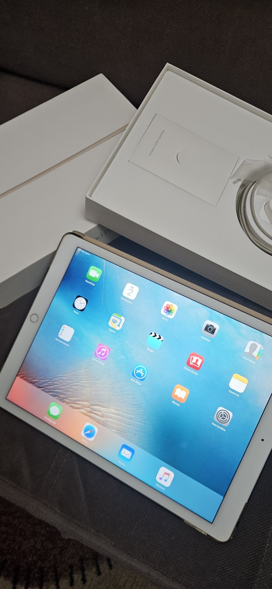 Продаётся Apple IPad Pro 12.9 первого поколения 128gb цвет золотой