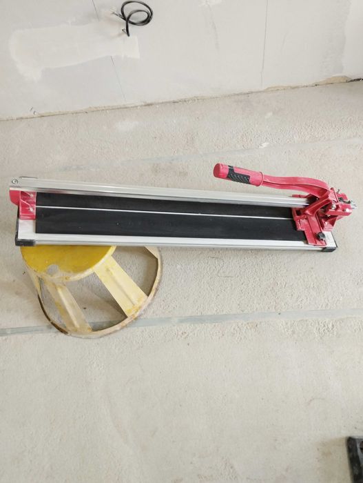 Машина за рязане на гранитогрес и фаянс.