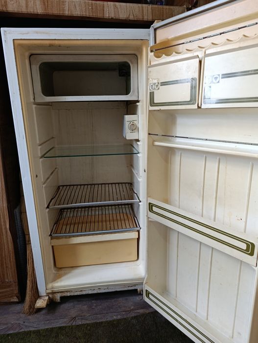 Продается Холодильник Бирюса