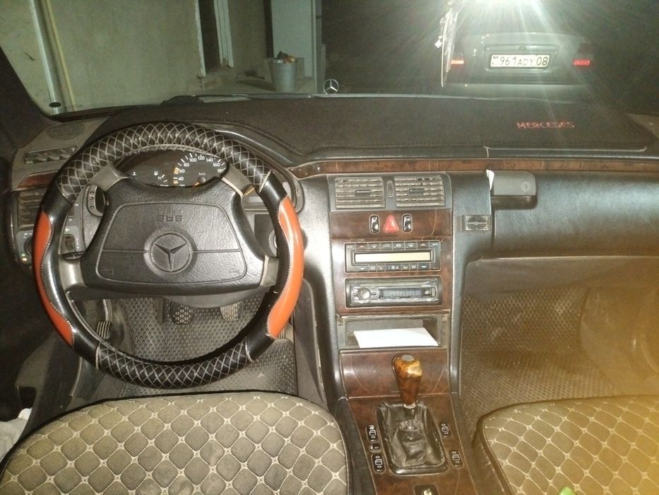 210 мерс 111мотор