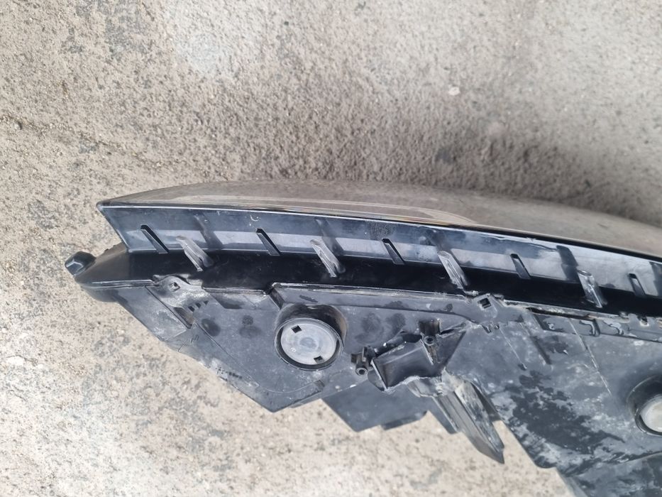 Преден ляв фар Пасат б7