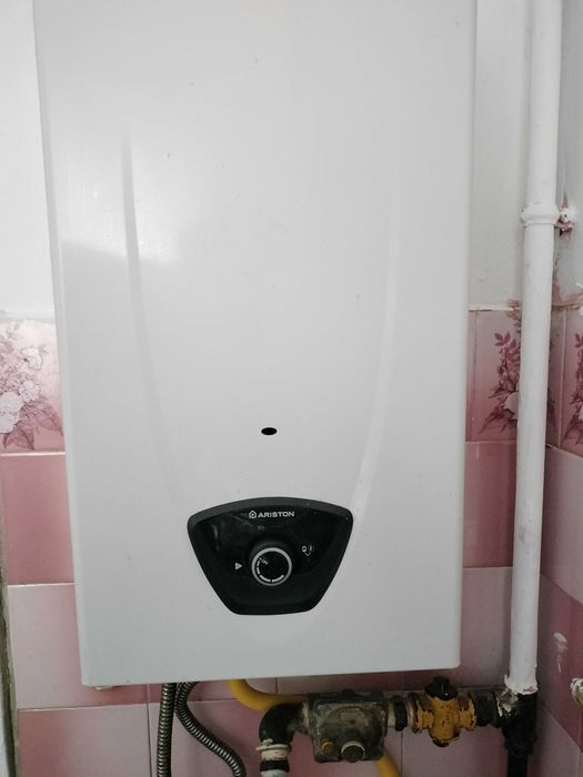 Vând Instant Ariston + 2 convectoare