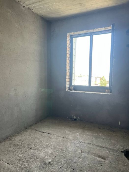 Kvartira sotiladi sergelida bobur maxalla 1/4/4 40 m2