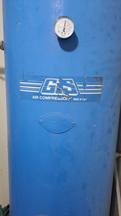 Vand compresor cu șurub. 15 kw rezervor și uscator! debit 3,2 m3  apro