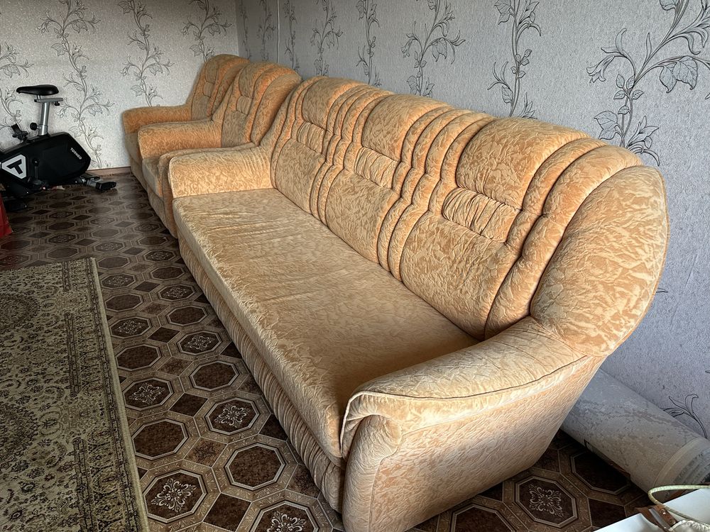 Продам диван и 2 кресла С ЧЕХЛАМИ