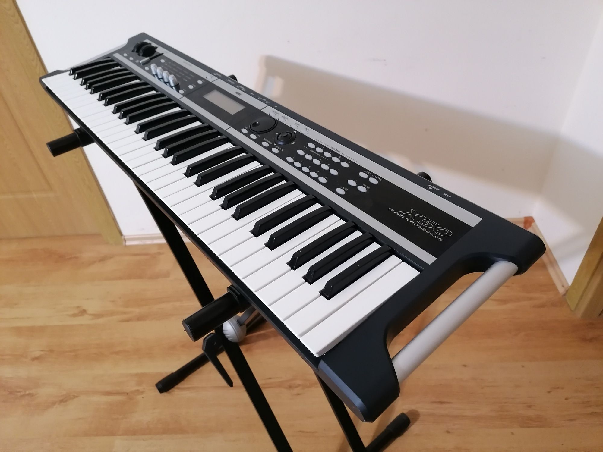 KORG X-50 Music Synthesizer orga pian keyboard