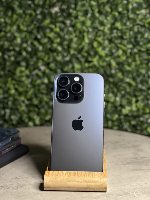 iPhone 15 Pro Natural Titanium 98% baterie ca nou + huse cadou / cablu