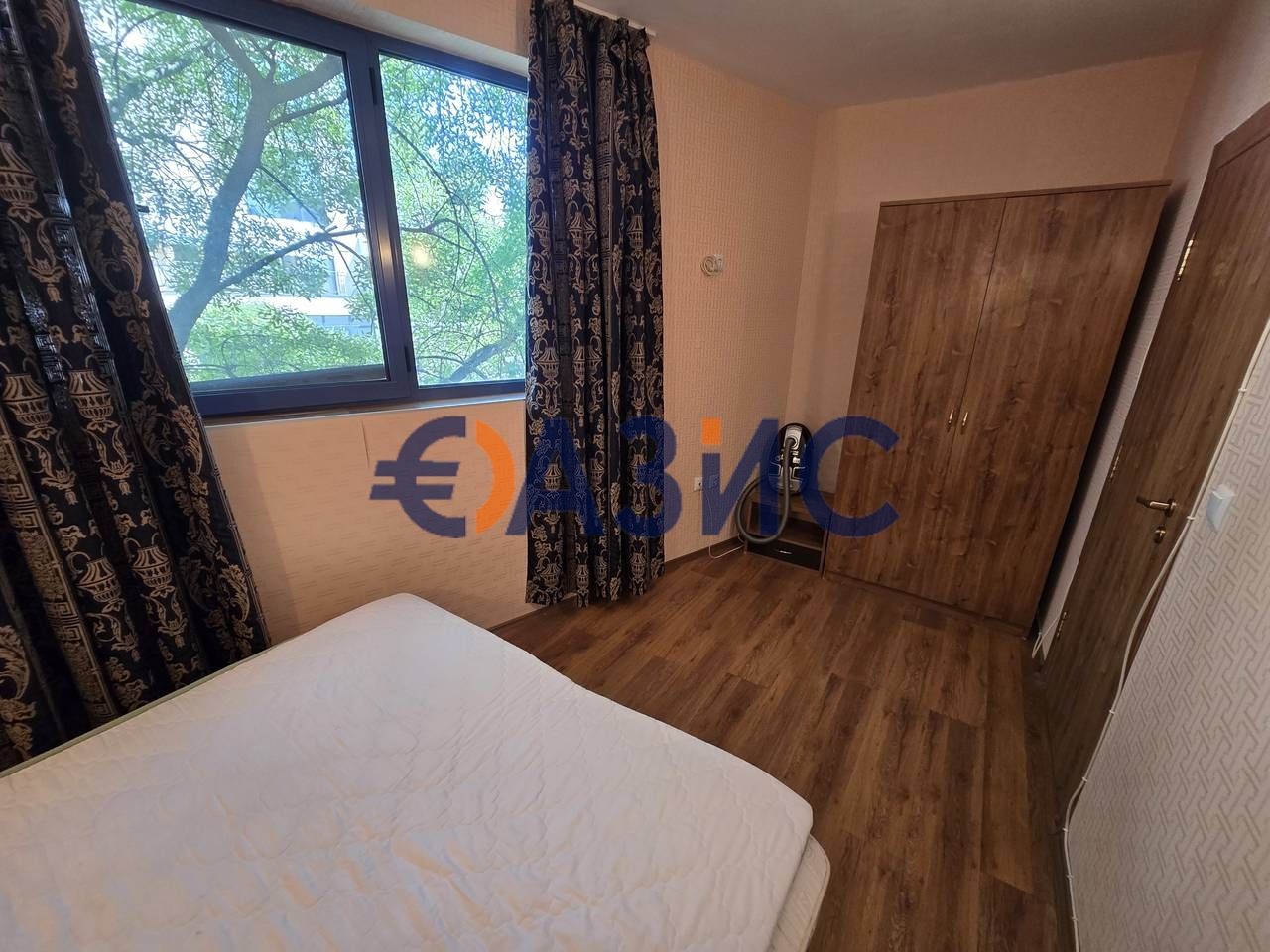 Продава се Двустаен апартамент в к.к. Слънчев бряг - 62 кв.м за 1050 €/кв.м - Снимка #4