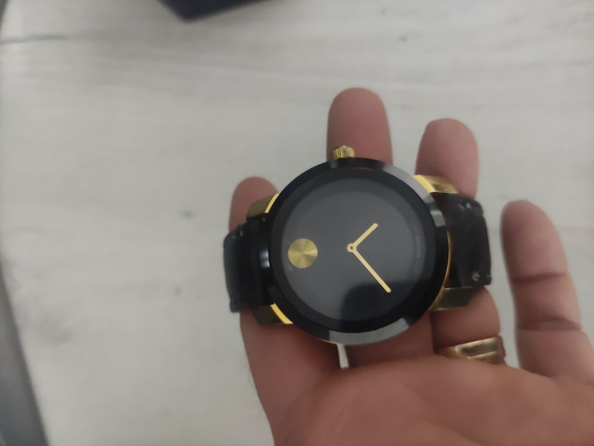 Vând ceas Movado Bold