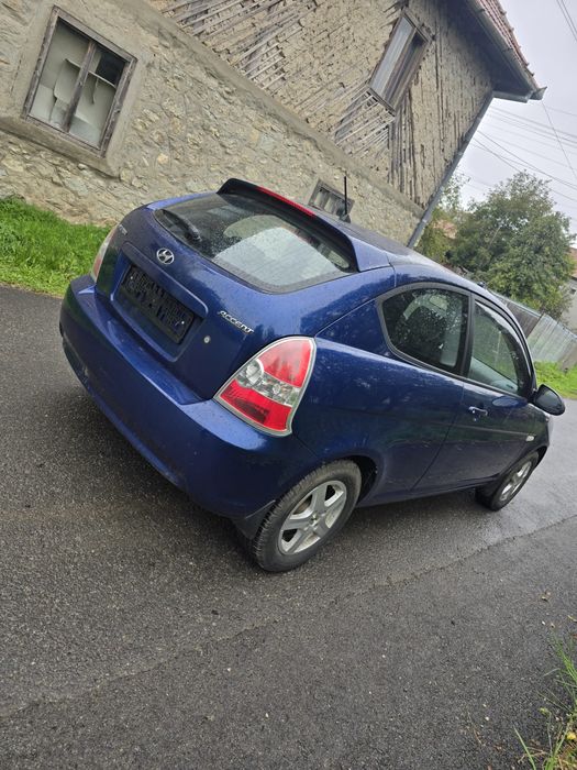 Vând Hyundai Accent an  2006 cu 80000 km reali