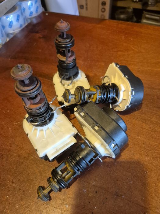 Vana cu trei cai centrala termica Ariston