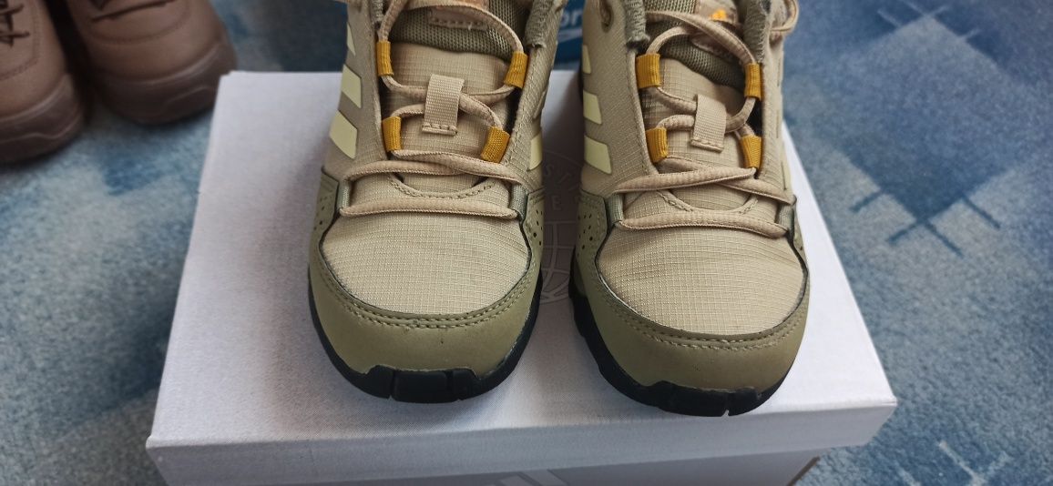 Маратонки Adidas за момче 28