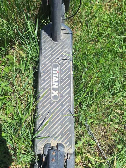 Vînd trotineta titan x