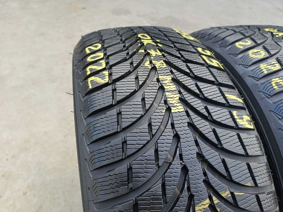 Set 4 anvelope de iarna 235 55 19 michelin latitude alpin LA2