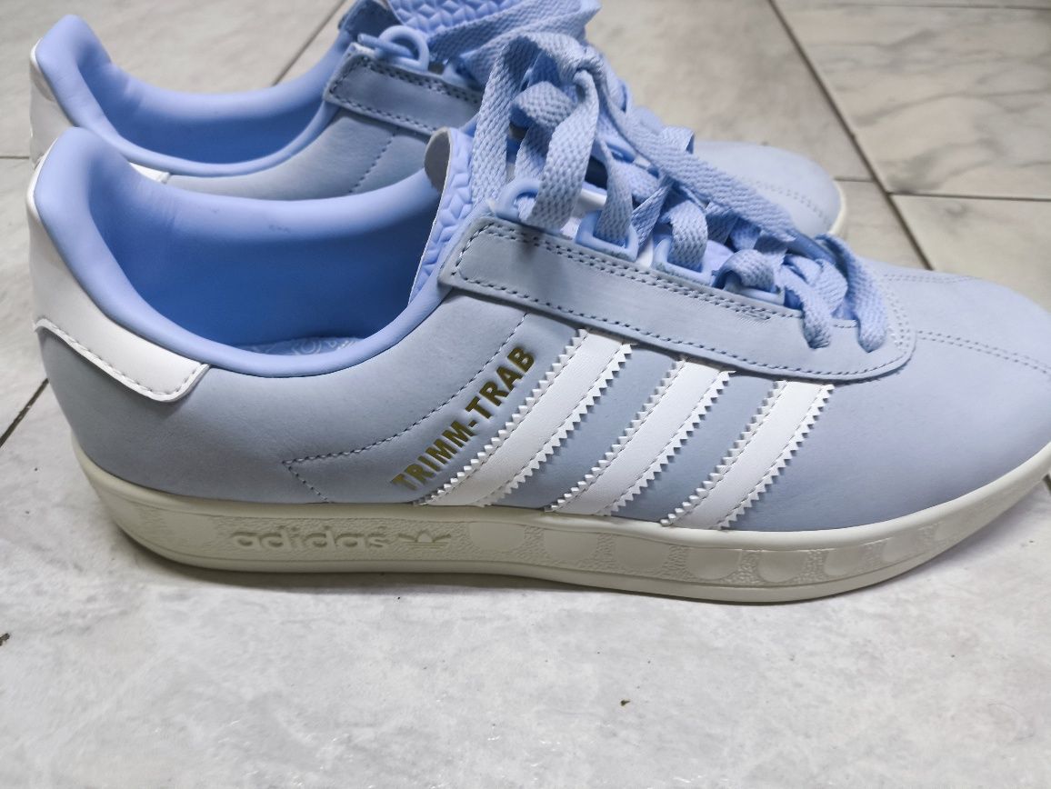 Vând pantofi sport bărbătești Adidas
