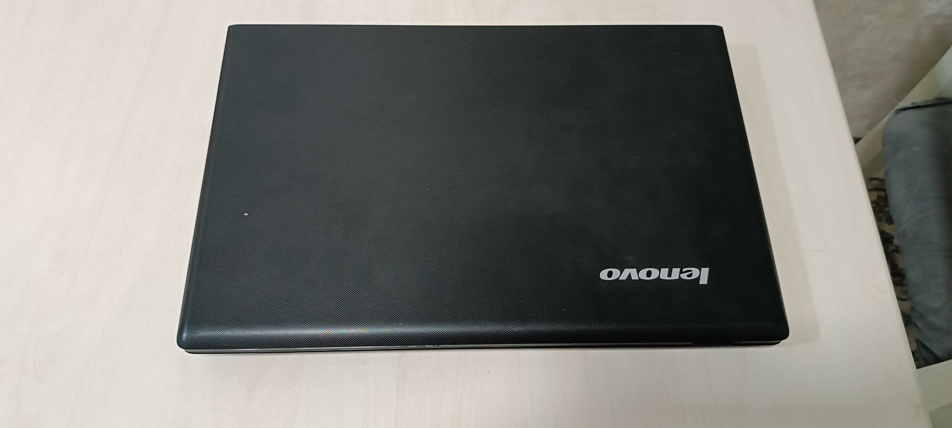 ( Noutbook)Ноутбук сатылaды.