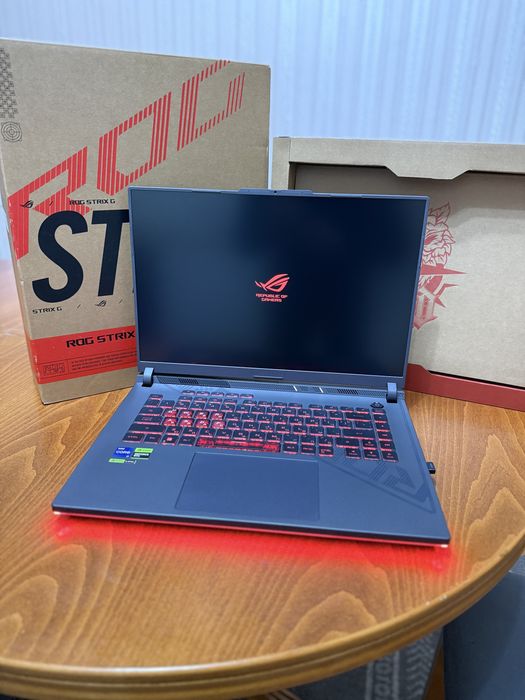 Asus ROG G16 4060  32 RAM  1TB SSD Като Нов