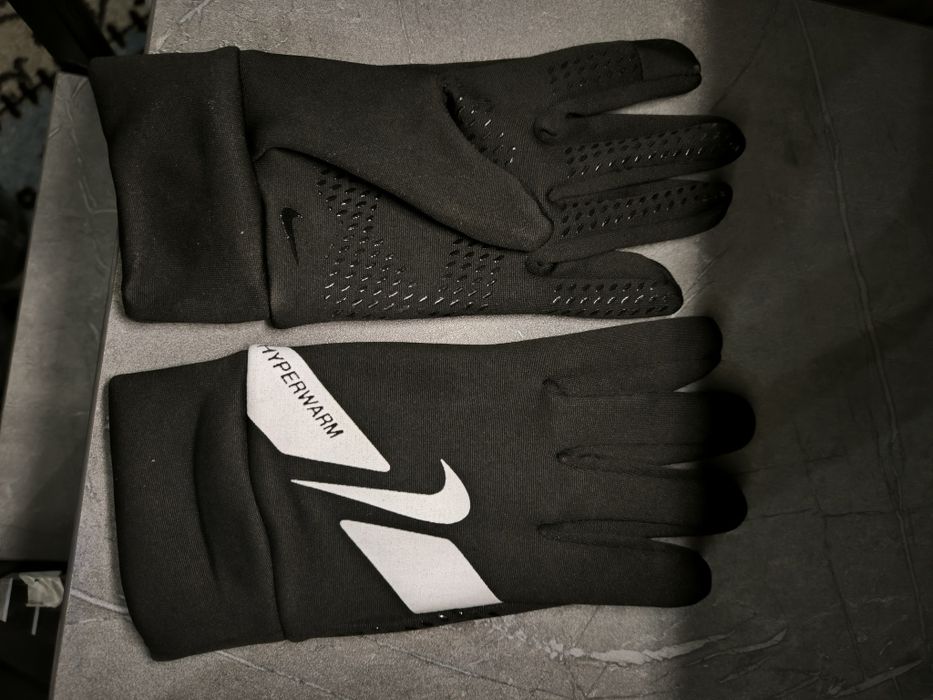 Перчатки Nike HiperWarm