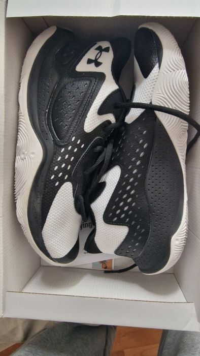 Vand adidasi Under armour noi pret negociabil
