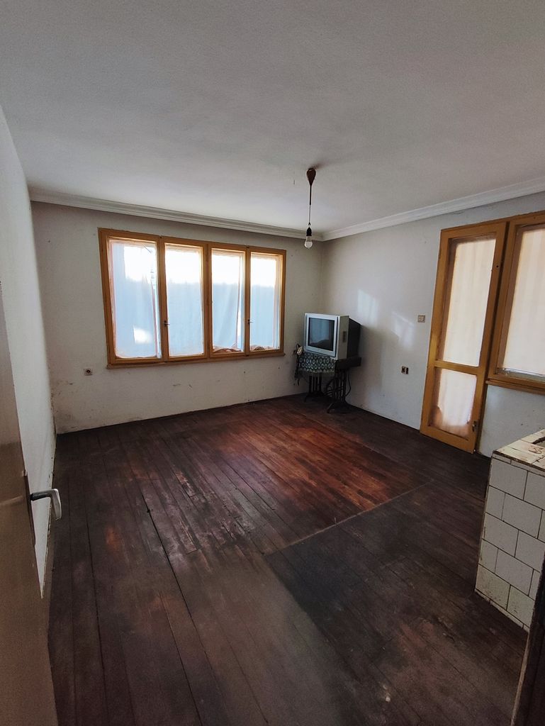 Продава се Тристаен апартамент в Благоевград, Широк център - 119 кв.м за 631 €/кв.м - Снимка #3