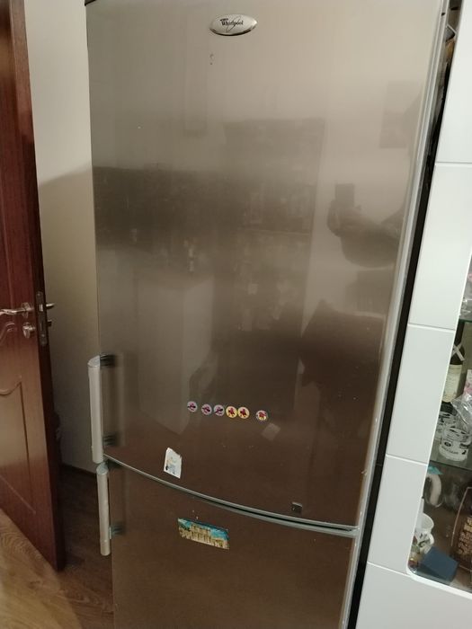 Хладилник с долен фризер