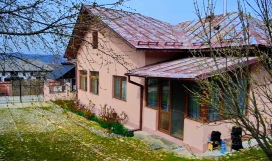Proprietate 1780m2 cu 2 case/livada/garaj
